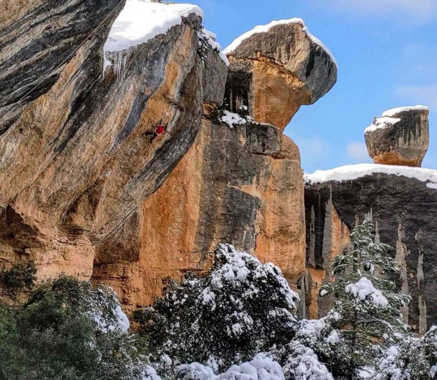 Buster Martin on Aitzol (F8c). Photo: Andrew Pawlby (@andrewpawlby)